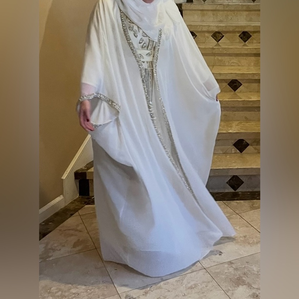 Elegant Ivory and Gold Women's Kaftan/Dress - Picture 8 of 8